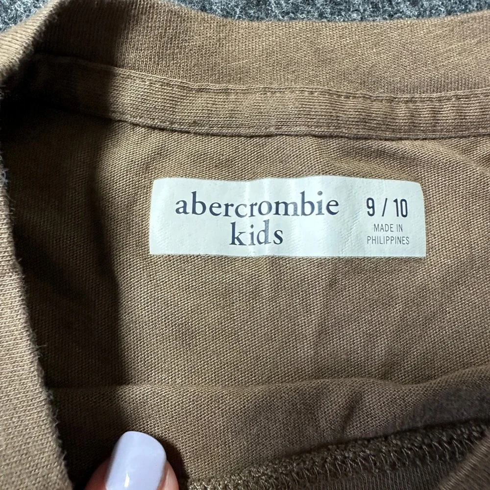 Abercrombie Kids Brown Graphic Tie Front T-Shirt Size 9/10 Retro Logo Tee